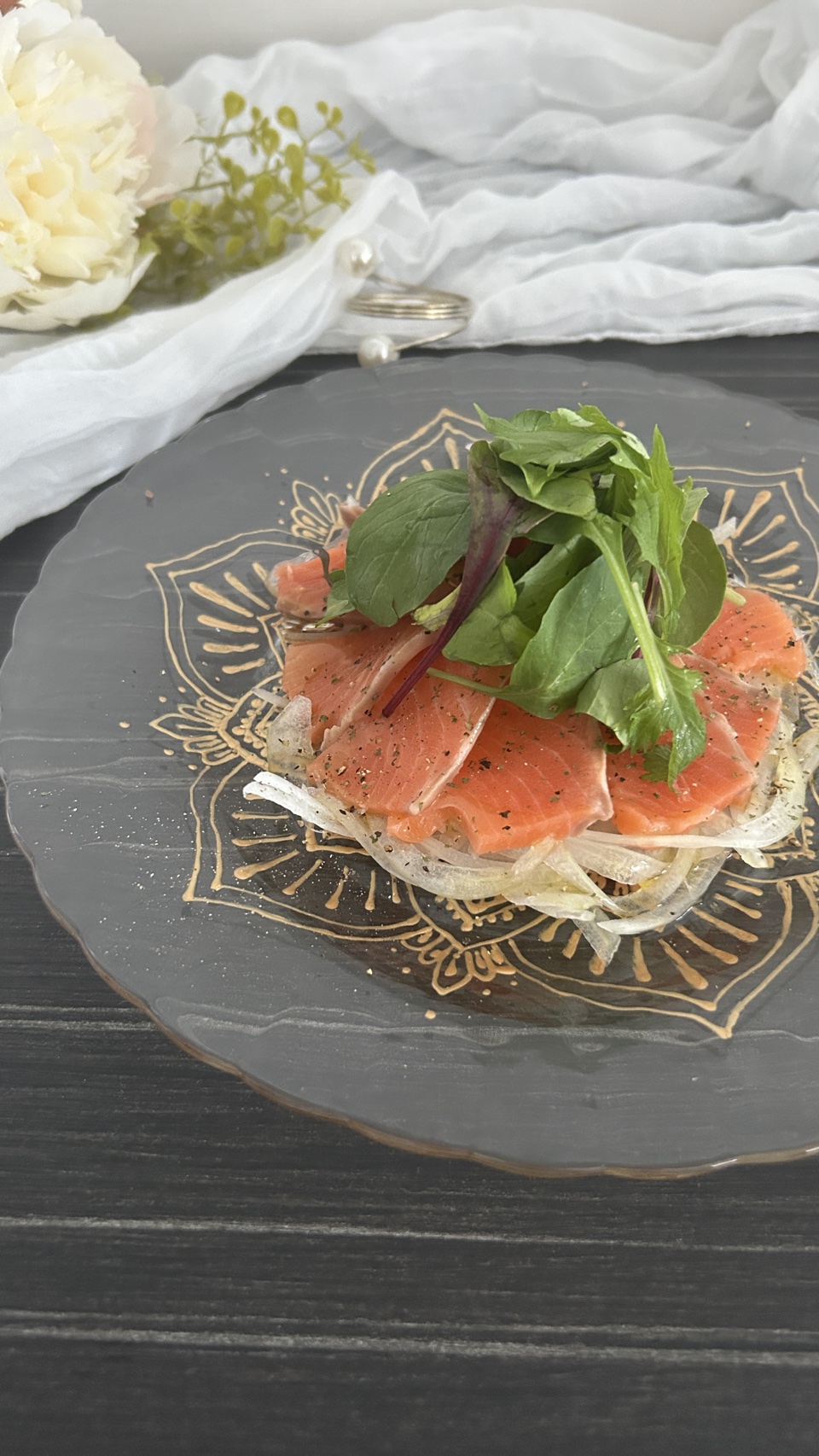 モロッカンプレートに盛り付けた料理